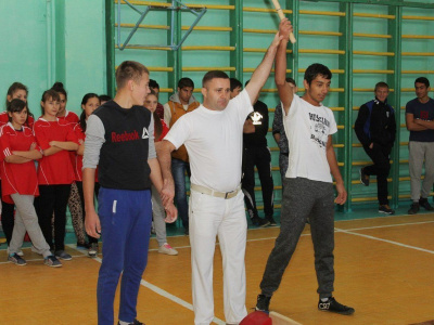 Дню народного единства посвятили Первенство по мас-рестлингу среди школьников в Крыму.Фото