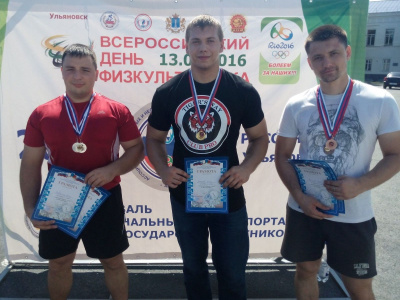 Турнир по мас-рестлингу в День физкультурника провели в Ульяновске
