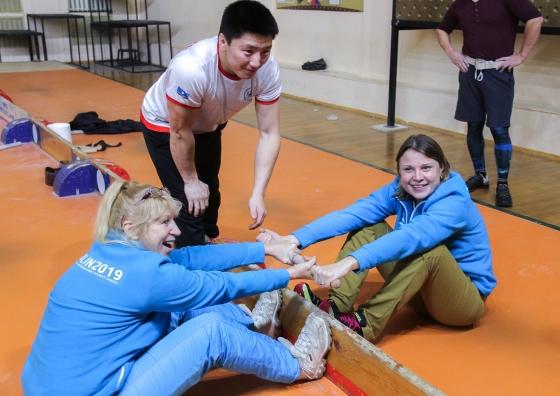 Двукратная олимпийская чемпионка Анна Богалий познакомилась с мас-рестлингом
