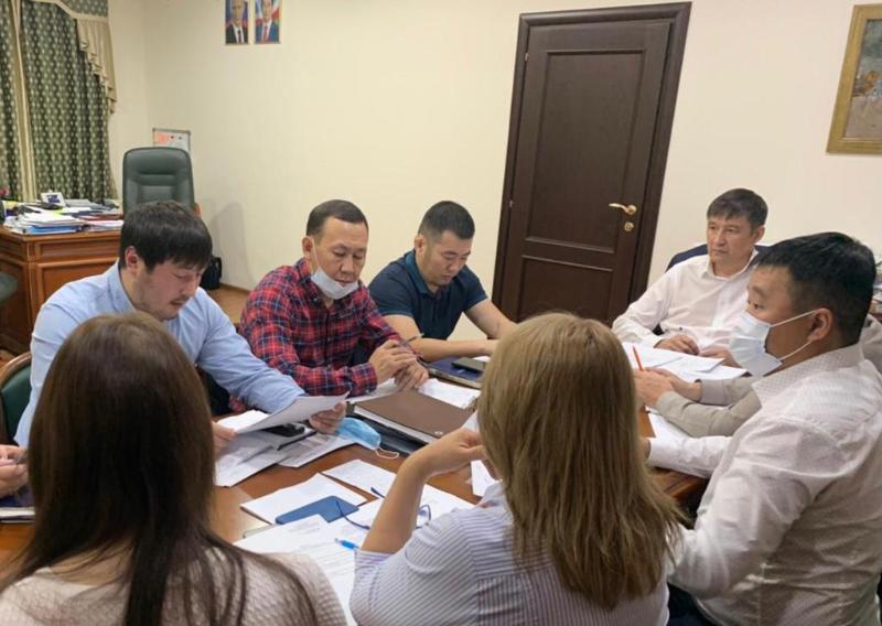 Министр спорта Якутии Иннокентий Григорьев провел совещание по вопросам подготовки международных мероприятий по мас-рестлингу