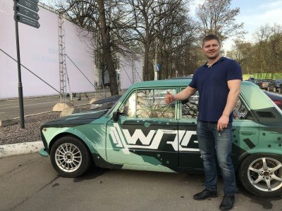Мас-рестлер из Москвы выиграл а-ав-фта-ма-би-иль!!!