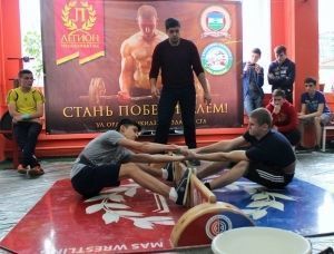 В Нальчике состоялись соревнования по мас-рестлингу среди школьников