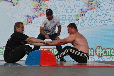 Мас-рестлеры Казани отпраздновали День физкультурника на главной площади города