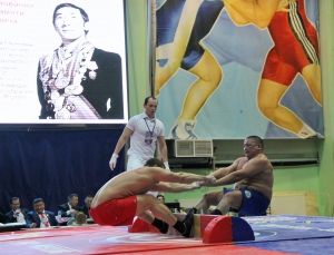 Мас-рестлеры России почтили в Москве память великого сына якутского народа Романа Дмитриева.