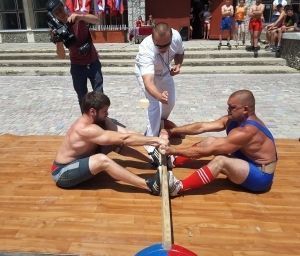 Богатыри Тавриды посвятили турнир по мас-рестлингу Всемирному фестивалю молодежи и студентов в Сочи