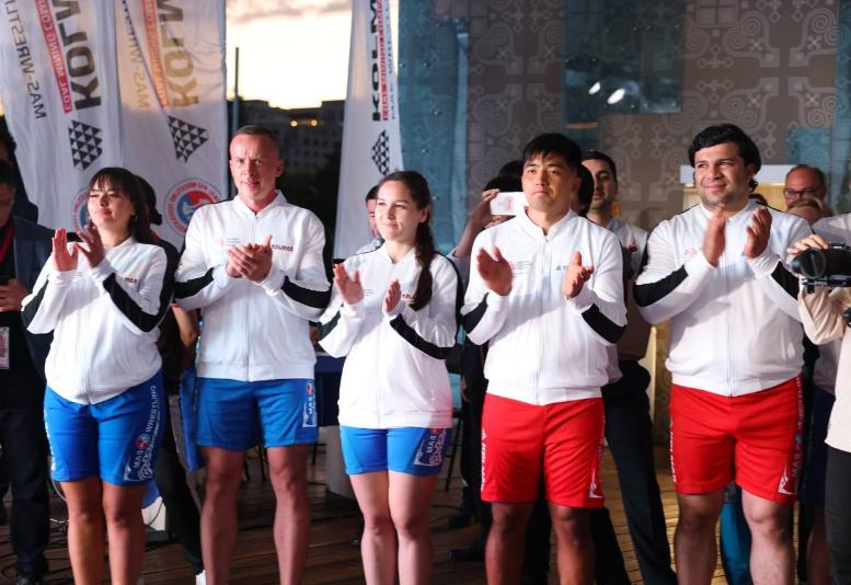 ВЭФ-2023: Спортсмены из 19 стран приняли участие в соревнованиях по мас-рестлингу во Владивостоке 