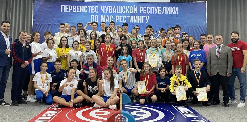 Череду соревнований среди чувашской молодежи по мас-рестлингу начали младшие юноши