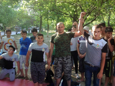 В азербайджанском городе Кусары прошел турнир по мас-рестлингу среди кадетов. Фото.