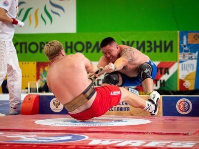 Определились чемпионы и призеры первого дня чемпионата России по мас-рестлингу