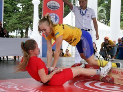 Прекрасная Сардана стала первой чемпионкой Европы по мас-рестлингу