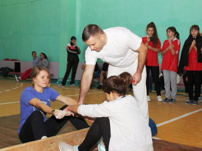Дню народного единства посвятили Первенство по мас-рестлингу среди школьников в Крыму.Фото
