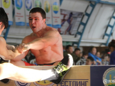 Чемпионат Якутии по мас-рестлингу запомнился рекордом и яркими схватками