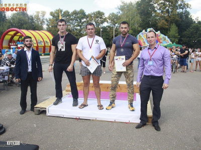 В Ржеве провели турнир по мас-рестлингу в честь Дня молодежи.