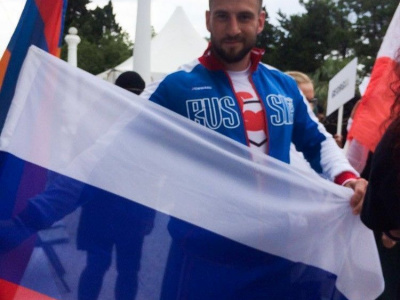 Хабаровчанин выиграл серебро чемпионата Европы по мас-рестлингу. Фото.