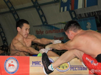 Чемпионат Якутии по мас-рестлингу запомнился рекордом и яркими схватками