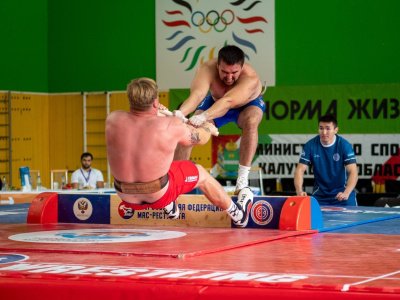 Определились чемпионы и призеры первого дня чемпионата России по мас-рестлингу