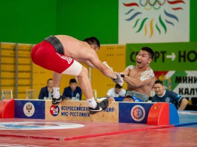 Определились чемпионы и призеры первого дня чемпионата России по мас-рестлингу