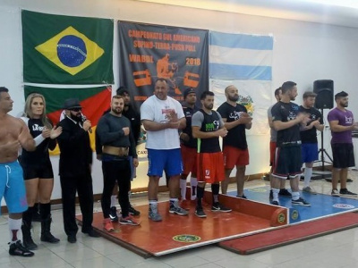Победный дубль супругов на чемпионате Южной Америки по мас-рестлингу в Кашиас-ду-Суле