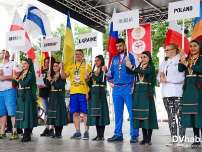 Хабаровчанин выиграл серебро чемпионата Европы по мас-рестлингу. Фото.