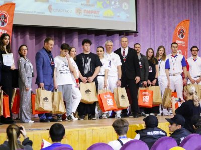 Более 200 спортсменов Подмосковья собрал юбилейный Кубок Деда Мороза по мас-рестлингу в Люберцах