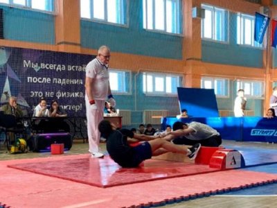 В Яр-Сале юноши и девушки выходили на помост Первенстве ЯНАО по мас-рестлингу