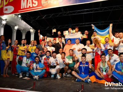 Хабаровчанин выиграл серебро чемпионата Европы по мас-рестлингу. Фото.