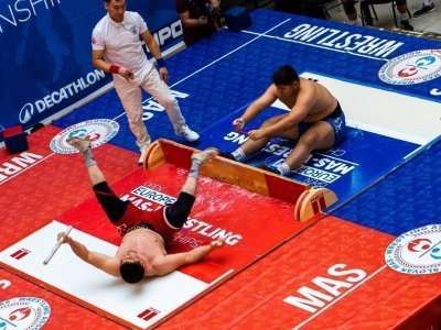 Павел Черноградский, Иван Галкин и Эльдана Болотбекова стали абсолютными чемпионами Европы по мас-рестлингу