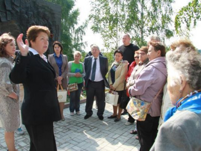 Делегация постпредства Якутии поклонилась якутянам-жертвам немецкого лагеря Дулаг-184