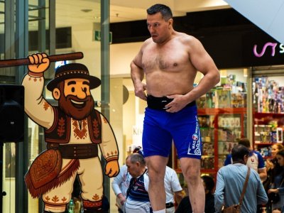 Павел Черноградский, Иван Галкин и Эльдана Болотбекова стали абсолютными чемпионами Европы по мас-рестлингу