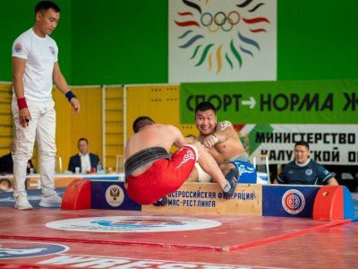 Определились чемпионы и призеры первого дня чемпионата России по мас-рестлингу