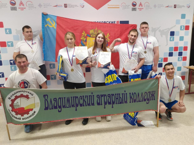 В Москве завершились соревнования по мас-рестлингу среди студентов