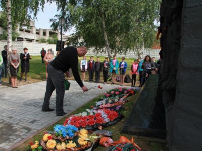 Делегация постпредства Якутии поклонилась якутянам-жертвам немецкого лагеря Дулаг-184