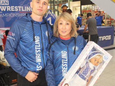 Павел Черноградский, Иван Галкин и Эльдана Болотбекова стали абсолютными чемпионами Европы по мас-рестлингу