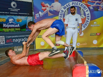 В Мелитополе прошел второй чемпионат Украины по мас-рестлингу