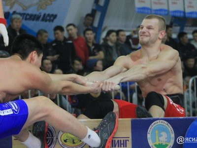 Чемпионат Якутии по мас-рестлингу запомнился рекордом и яркими схватками