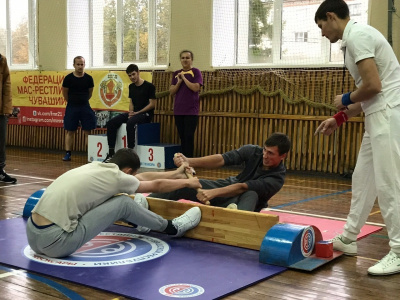 В Чувашском университете студенты-первокурсники состязались в мас-рестлинге