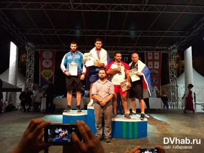 Хабаровчанин выиграл серебро чемпионата Европы по мас-рестлингу. Фото.
