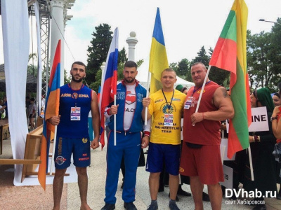 Хабаровчанин выиграл серебро чемпионата Европы по мас-рестлингу. Фото.