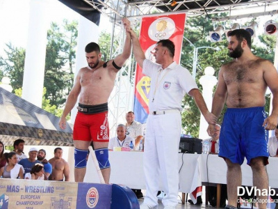 Хабаровчанин выиграл серебро чемпионата Европы по мас-рестлингу. Фото.