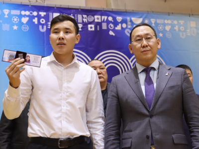 Якутским мас-рестлерам впервые вручили знаки заслуженных мастеров спорта России