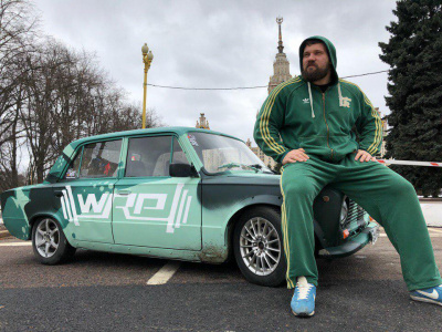 Мас-рестлер из Москвы выиграл а-ав-фта-ма-би-иль!!!