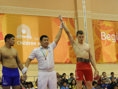 Второй день соревнований по мас-рестлингу принес Якутии четыре «золота». Фото.
