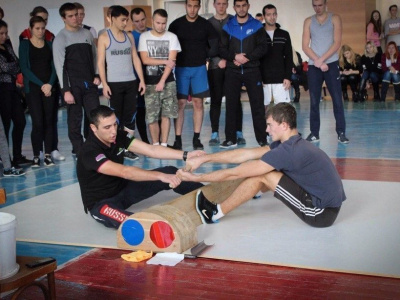 В спортклубе Армавирского государственного педагогического университета прошли соревнования по мас-рестлингу