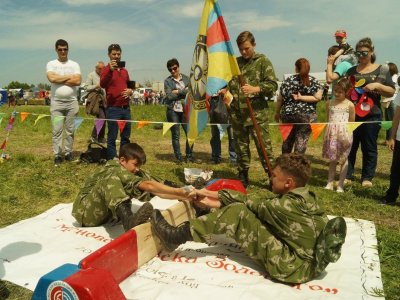 Мас-рестлинг на ежегодных национально-казачьих спортивных соревнованиях «Шермиции»