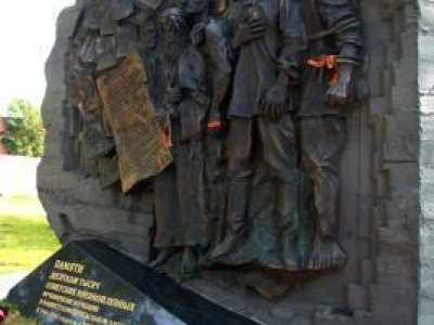 Делегация постпредства Якутии поклонилась якутянам-жертвам немецкого лагеря Дулаг-184