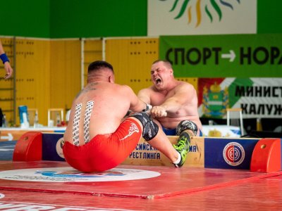 Определились чемпионы и призеры первого дня чемпионата России по мас-рестлингу