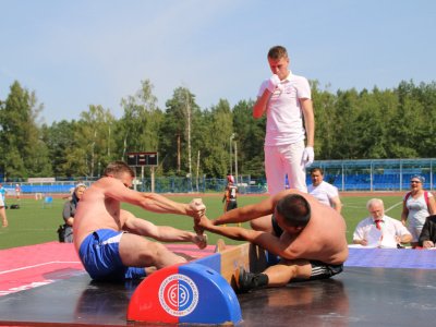 Сельские спортсмены проявили характер на жарком помосте мас-рестлинга в Калуге. Фото