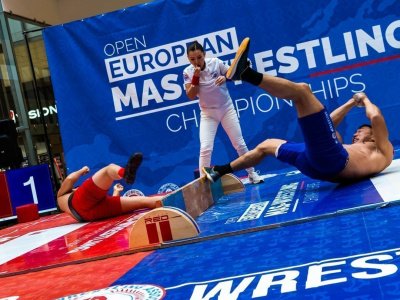 Павел Черноградский, Иван Галкин и Эльдана Болотбекова стали абсолютными чемпионами Европы по мас-рестлингу