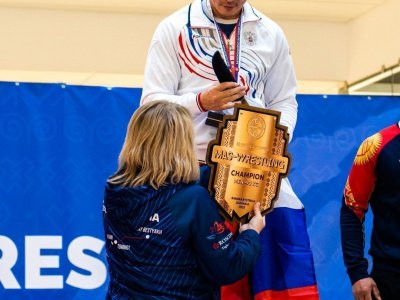 Павел Черноградский, Иван Галкин и Эльдана Болотбекова стали абсолютными чемпионами Европы по мас-рестлингу