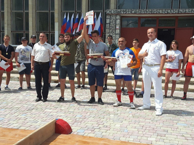 Богатыри Тавриды посвятили турнир по мас-рестлингу Всемирному фестивалю молодежи и студентов в Сочи